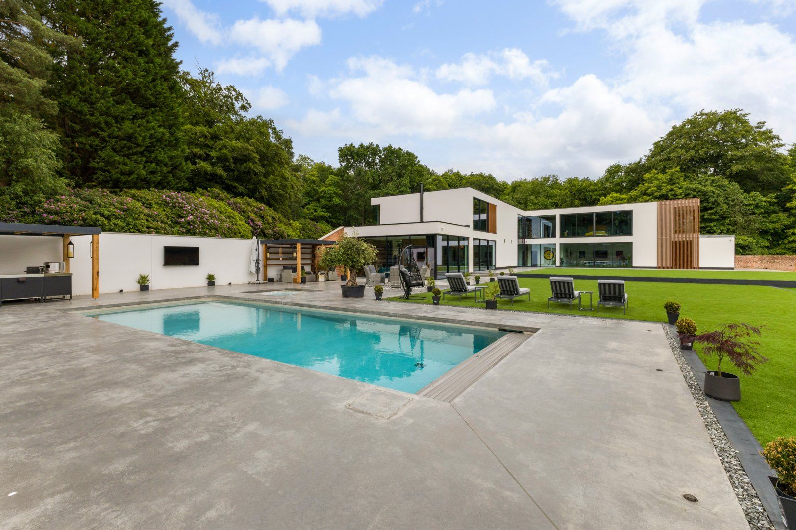 House London Road in Surrey Heath