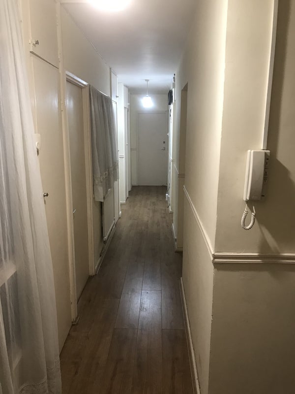 Room Studley Road in Greater London