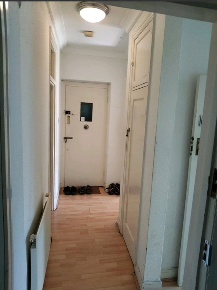 Room Shirehall Lane in Greater London