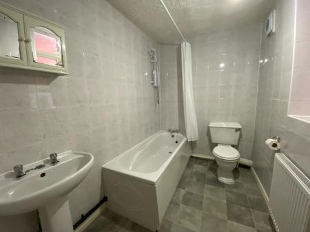 Flat Hanover Crescent in Manchester