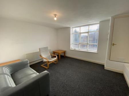 Flat Hanover Crescent in Manchester