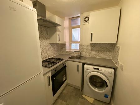 Flat Hanover Crescent in Manchester