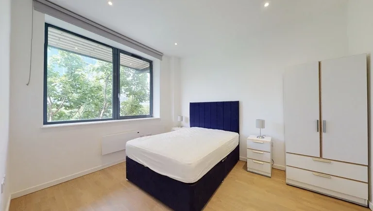 Flat Great West Road in Greater London
