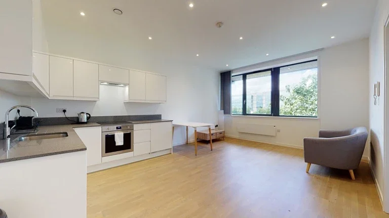 Flat Great West Road in Greater London