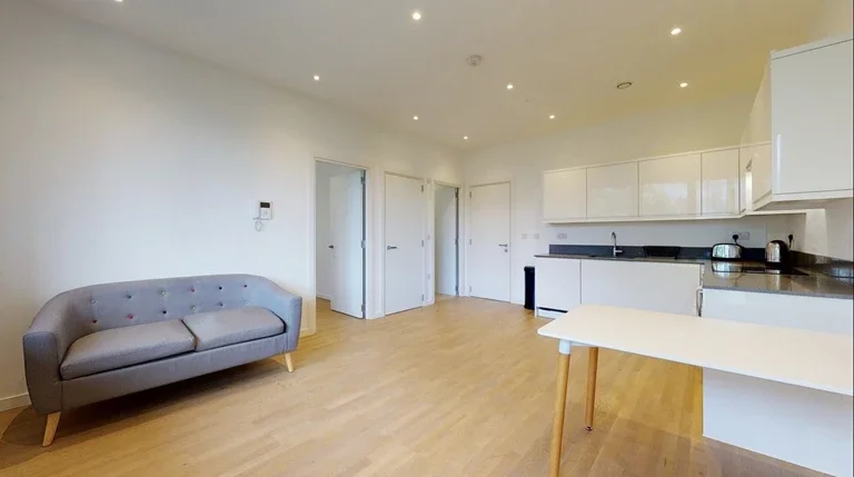 Flat Great West Road in Greater London