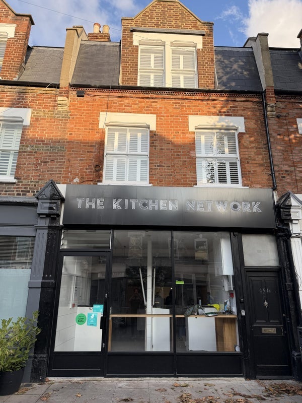 Flat Acton Lane in Greater London