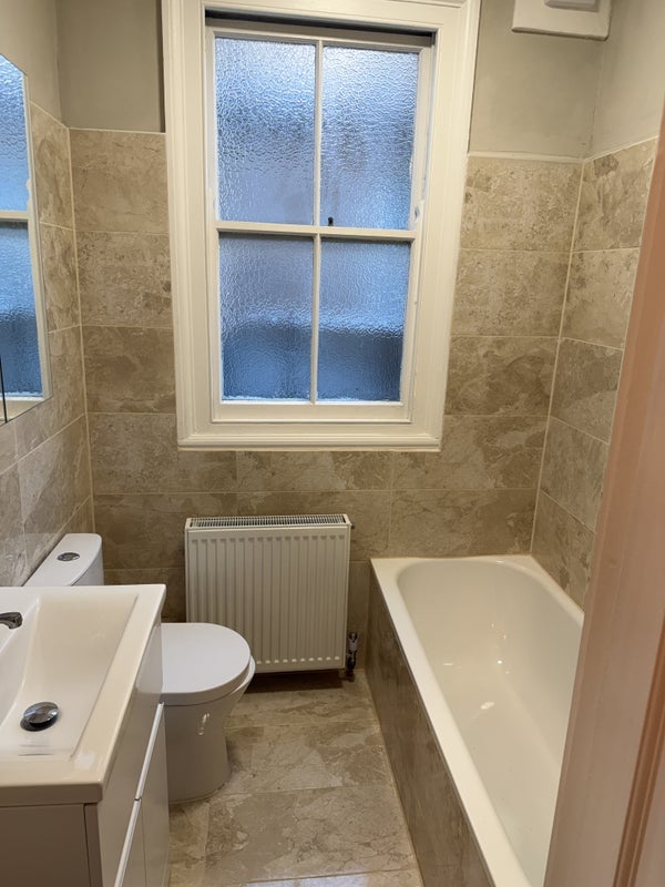 Flat Acton Lane in Greater London