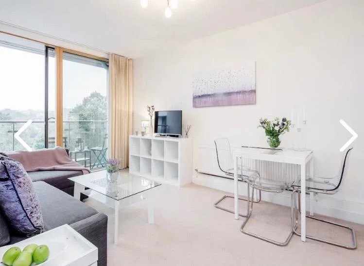 Flat Augustus Lane in Greater London