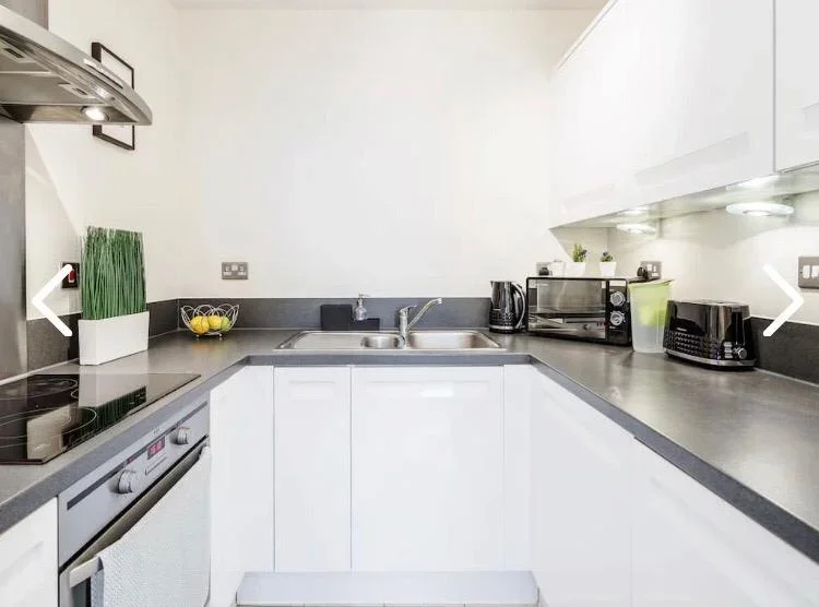 Flat Augustus Lane in Greater London