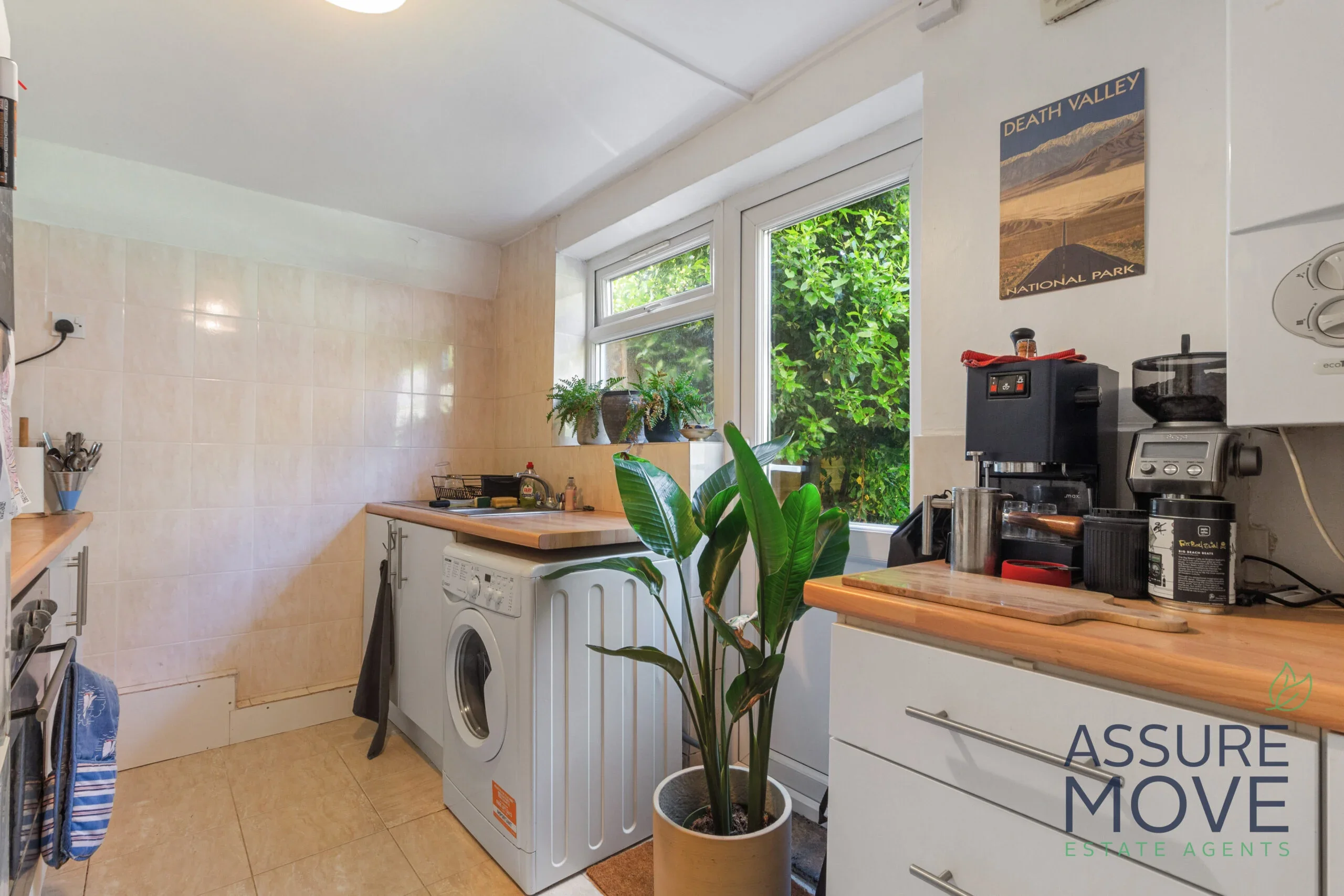 Flat Cecile Park in Greater London