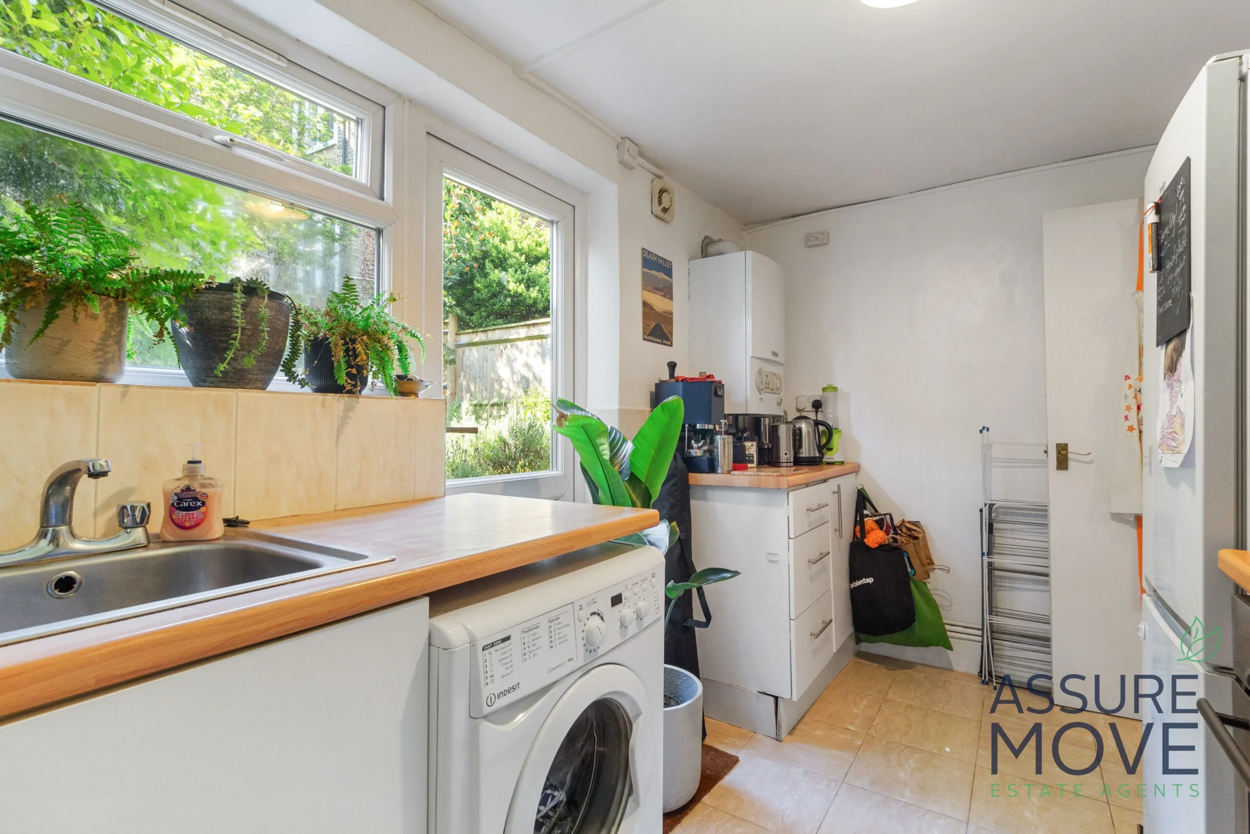 Flat Cecile Park in Greater London