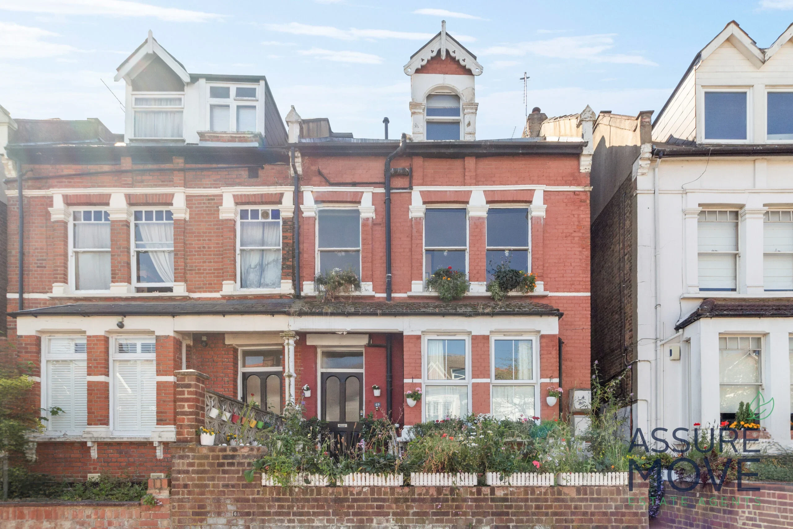 Flat Cecile Park in Greater London