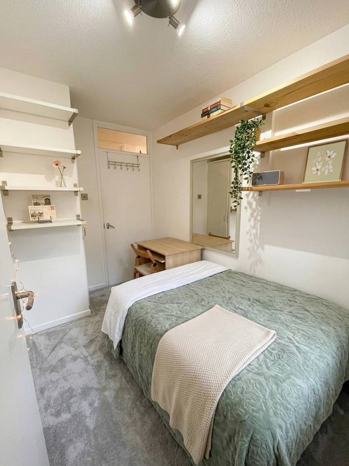 Room Vauxhall Bridge Road in City of Westminster
