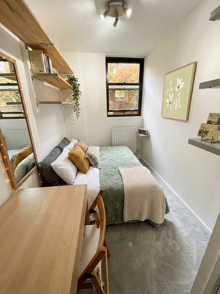 Room Vauxhall Bridge Road in City of Westminster