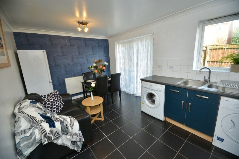 Room Redgrave Close in Gateshead