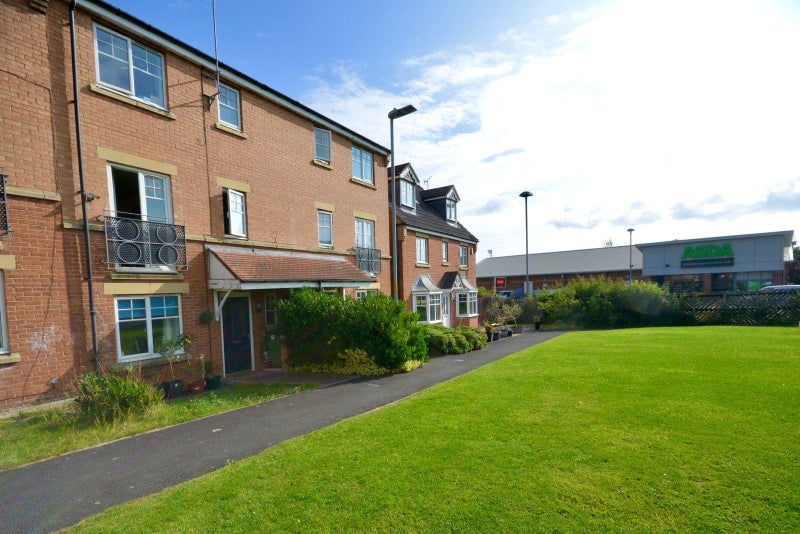 Room Redgrave Close in Gateshead