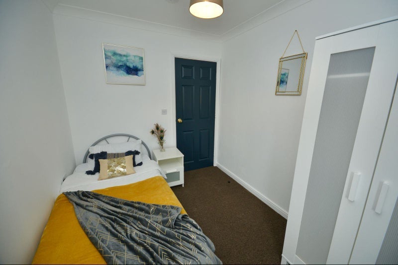 Room Redgrave Close in Gateshead
