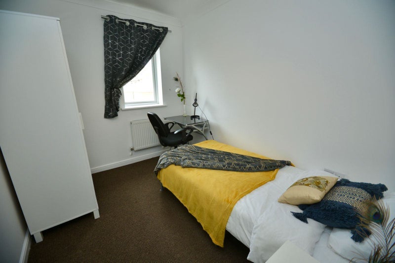 Room Redgrave Close in Gateshead