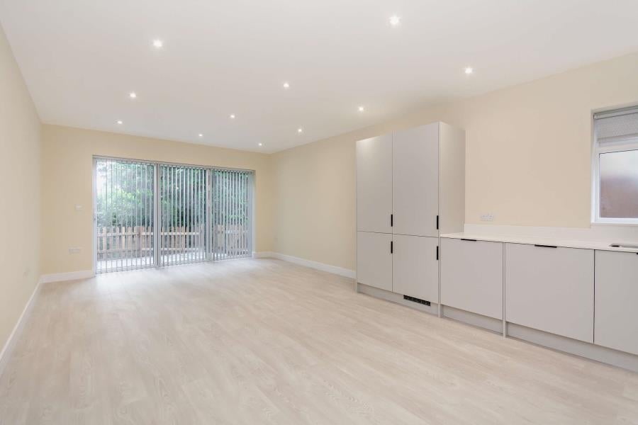 Flat Swakeleys Road in Greater London