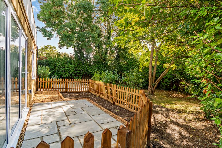 Flat Swakeleys Road in Greater London