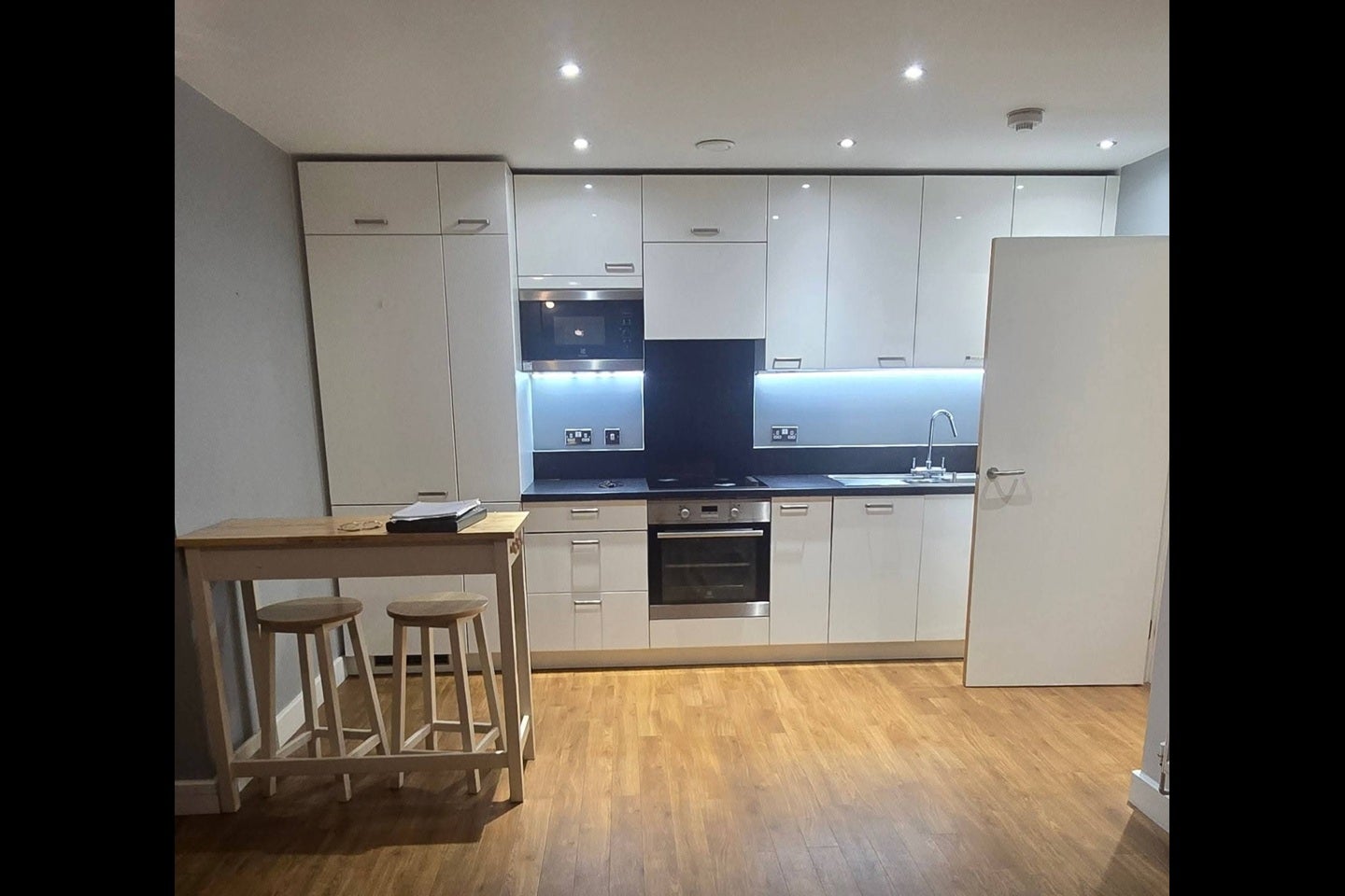 Flat Adenmore Road in Greater London