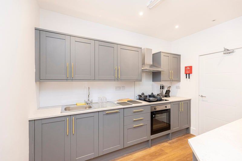 Room Cheltenham Road in Poole
