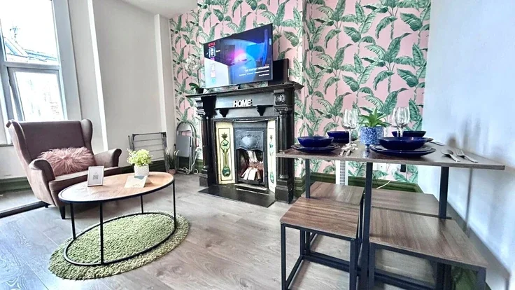 Flat Ashchurch Terrace in Greater London