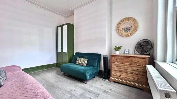 Flat Ashchurch Terrace in Greater London