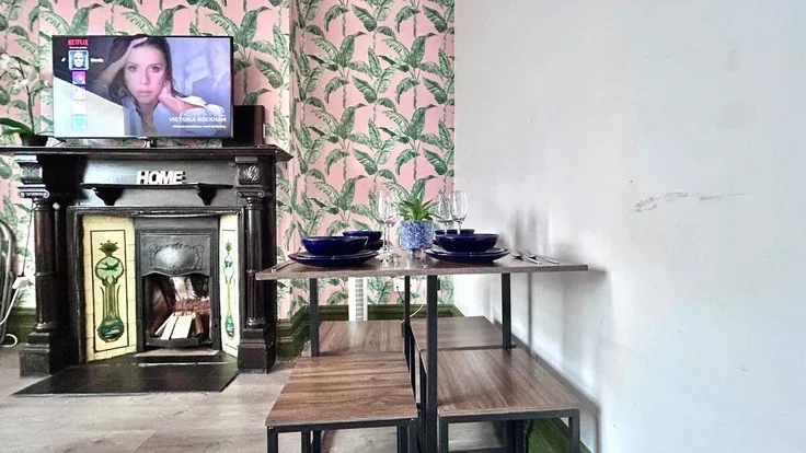 Flat Ashchurch Terrace in Greater London