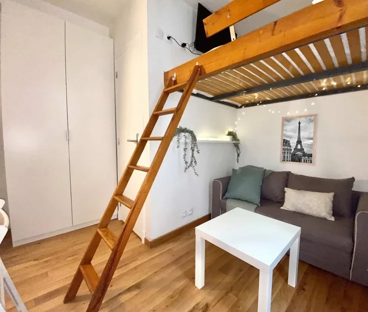 Flat Passage Cardinet in Paris