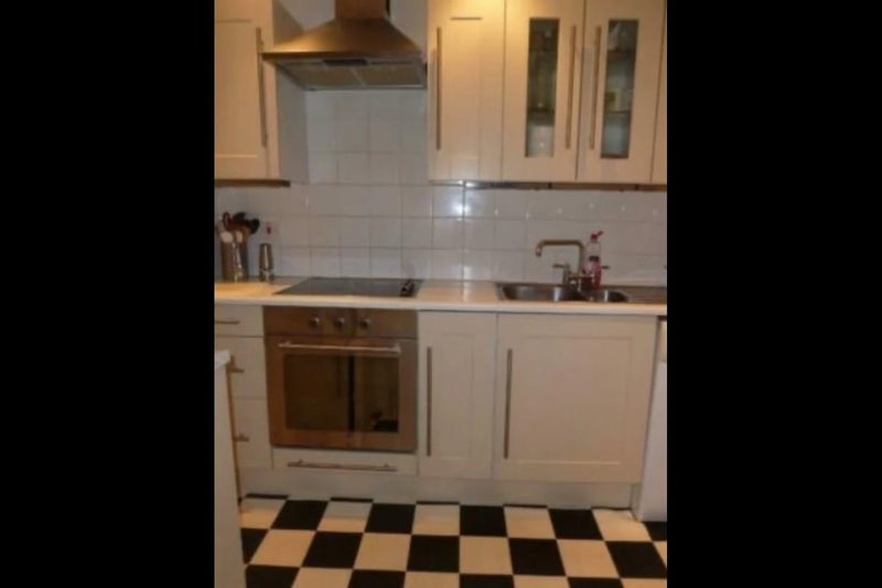 Room Caird Drive in Glasgow