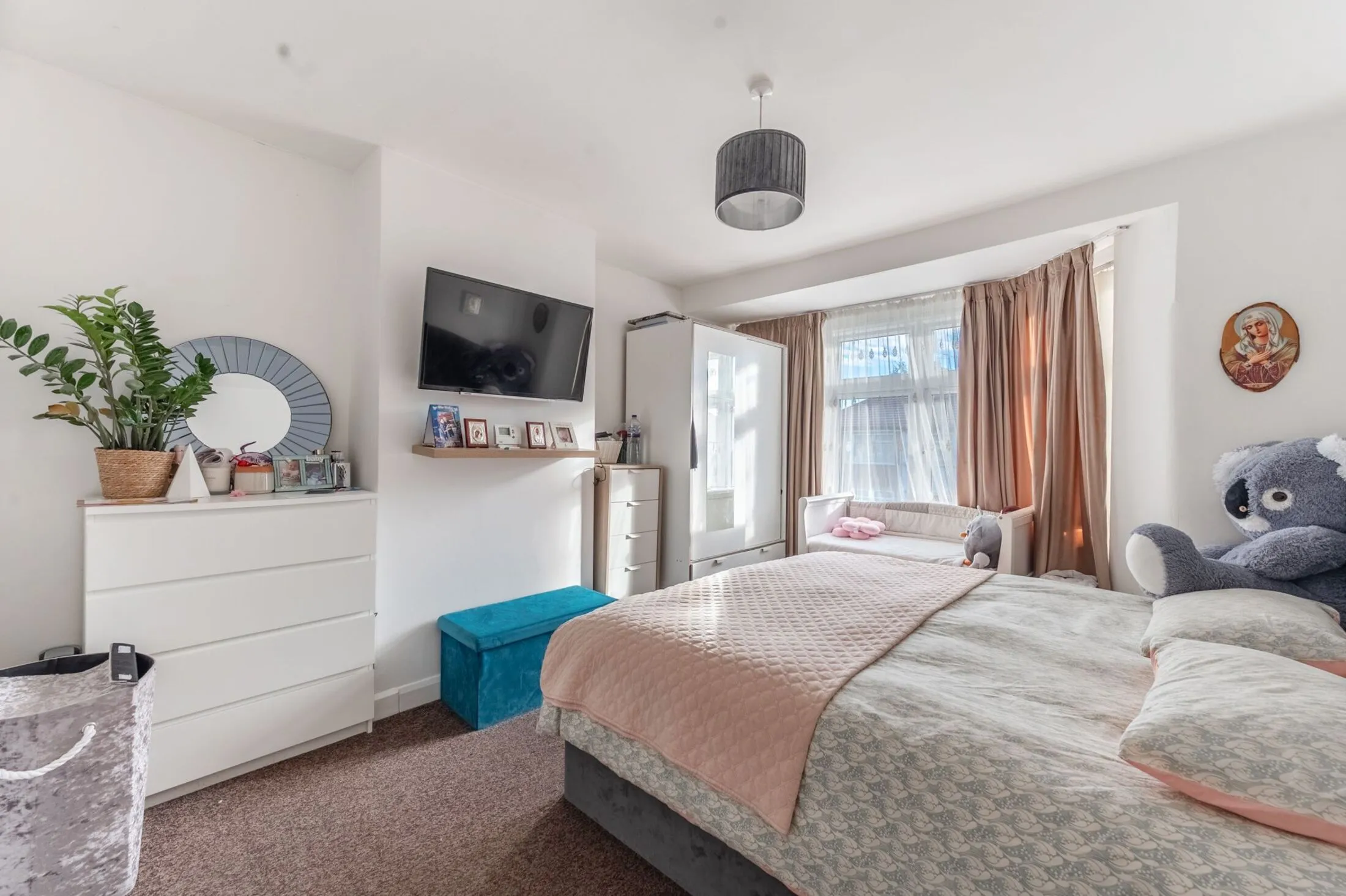 House Crofts Road in Greater London