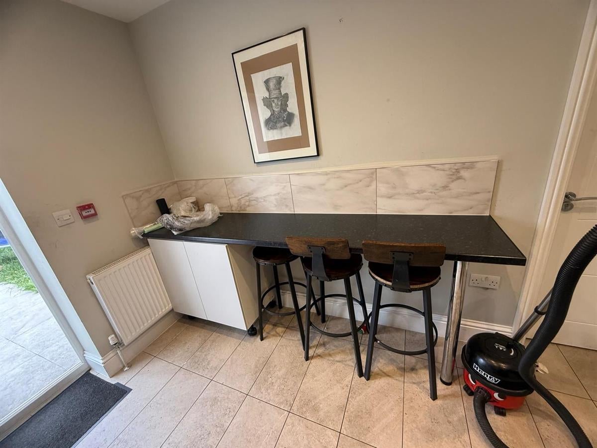 Room Cranford Park Road in Greater London