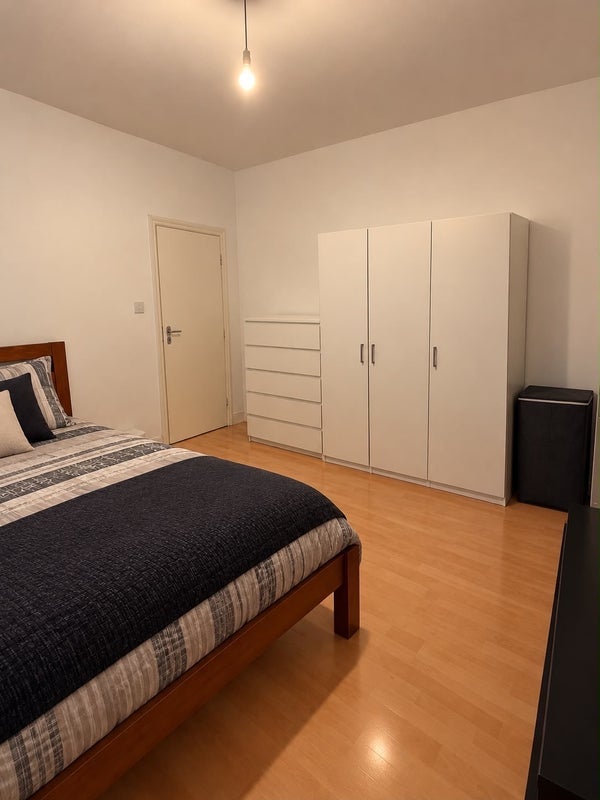 Room Garratt Lane in Greater London