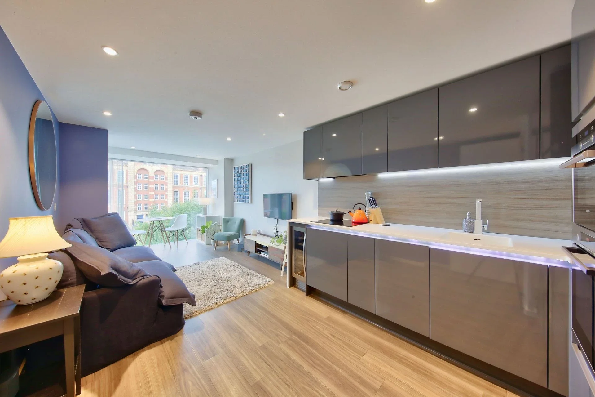 Flat Broomhill Road in Greater London