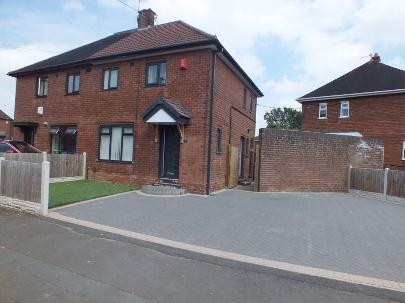 House Newbury Grove in Stoke-on-Trent