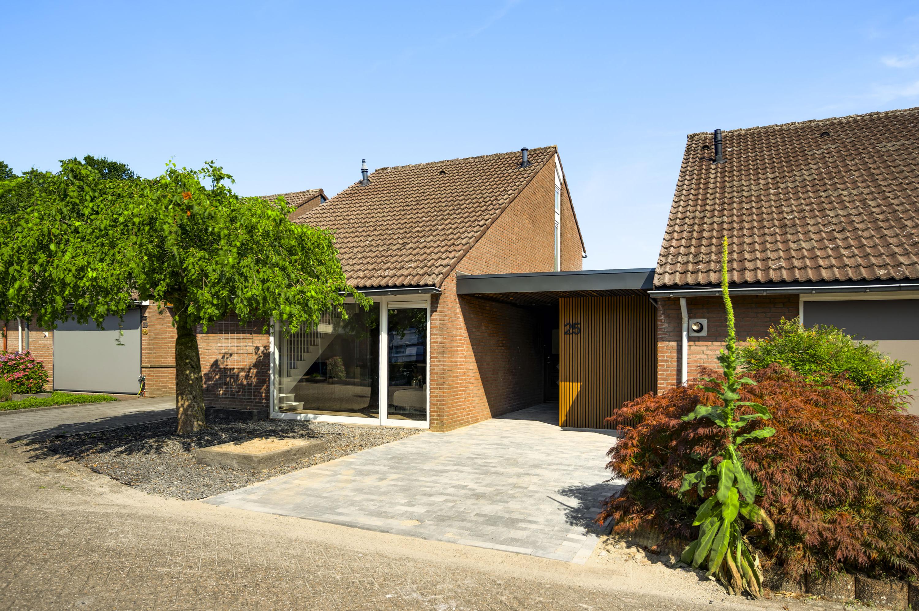 Huis Aldenhoven 25 in Heythuysen