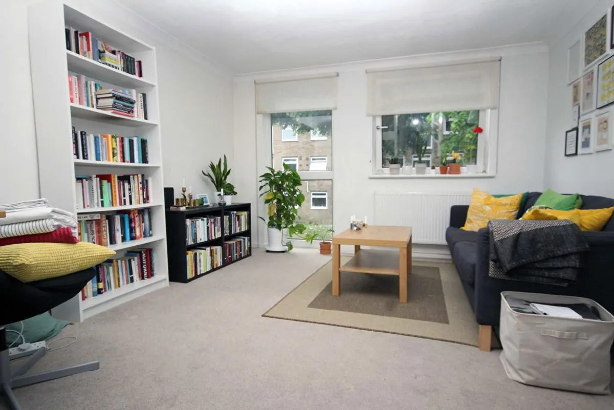 Flat Harrowdene Gardens in Greater London