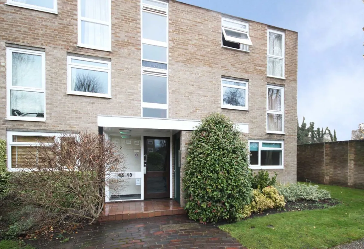Flat Harrowdene Gardens in Greater London