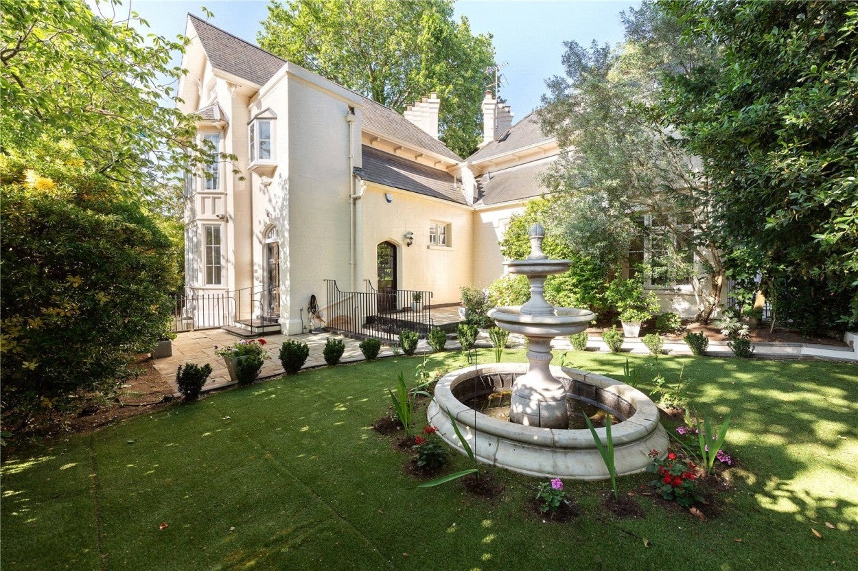 House Park Village West in Greater London