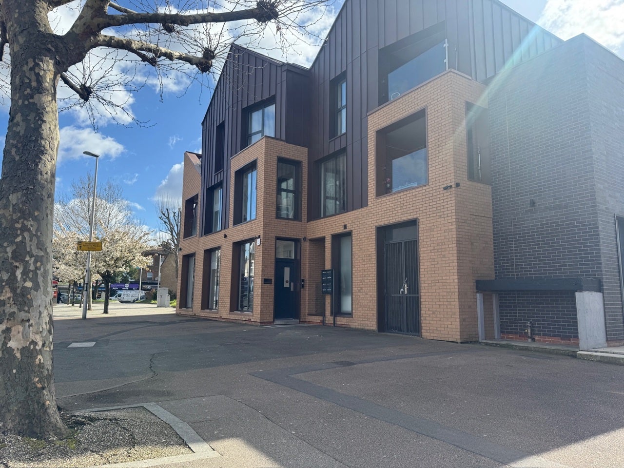 Flat Crownfield Road in Greater London