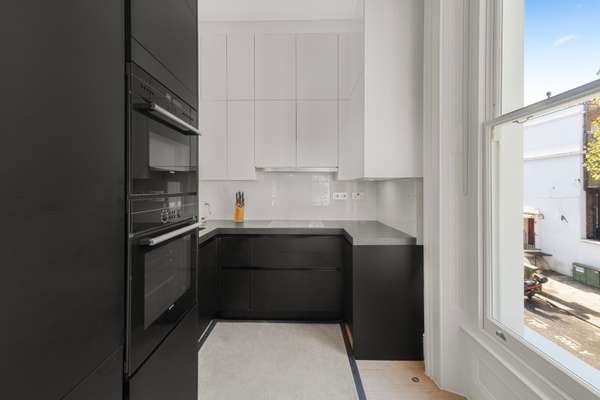 Flat Linden Gardens in Greater London