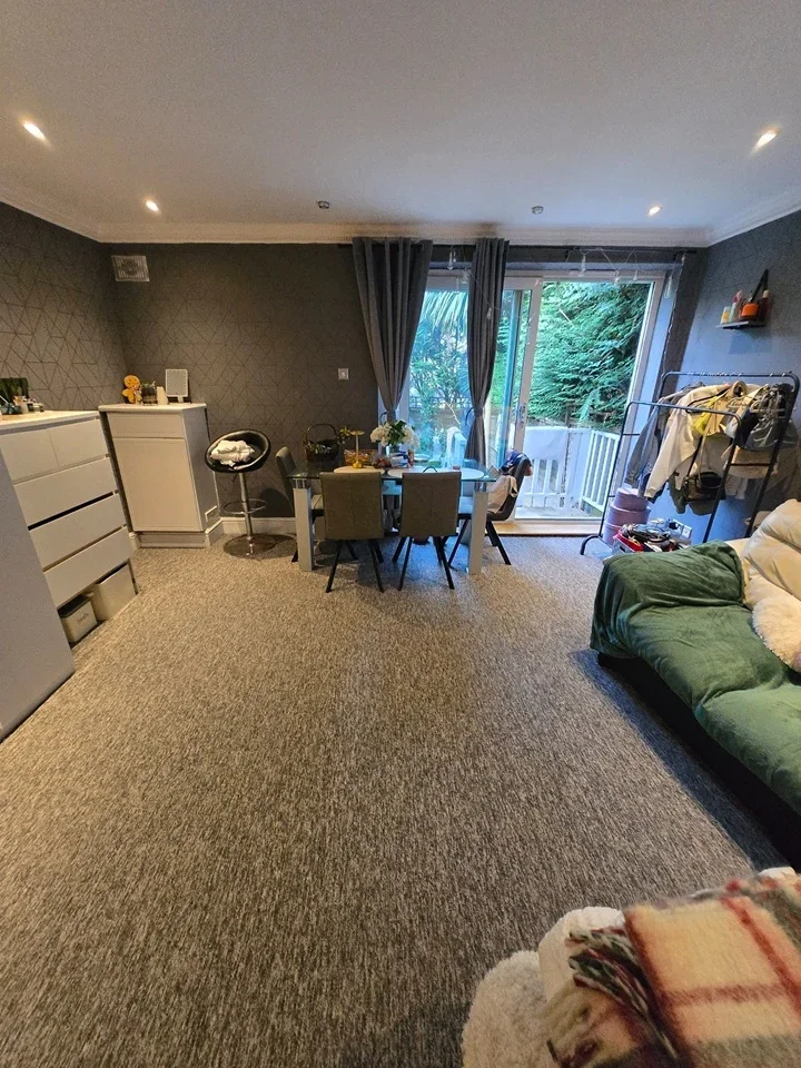 Flat Sunningfields Road in Greater London