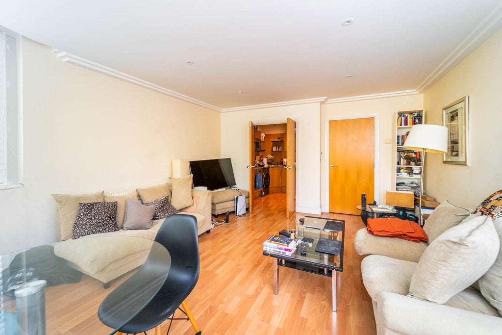 Flat Finchley Road in Greater London