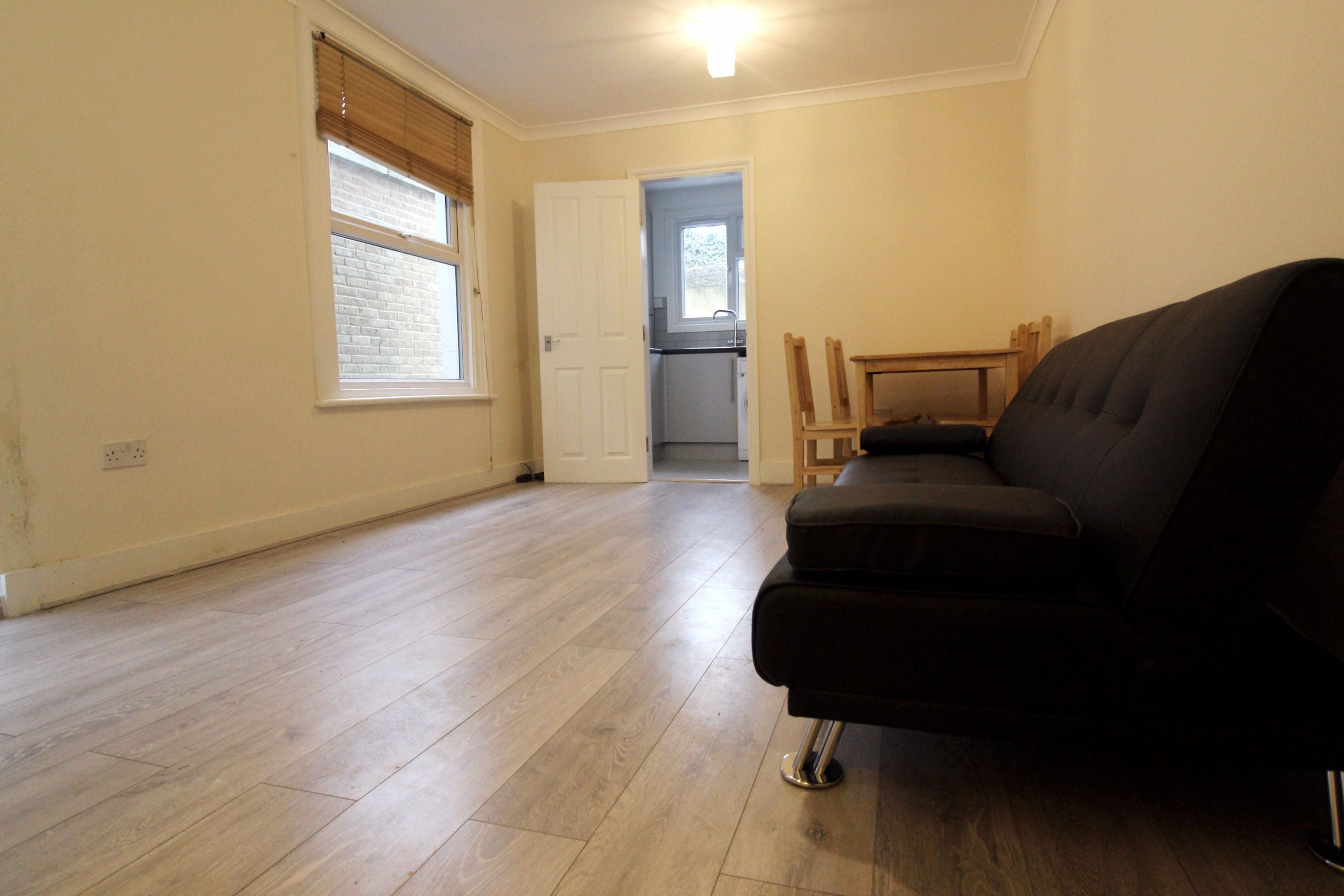 Flat Brayburne Avenue in Greater London