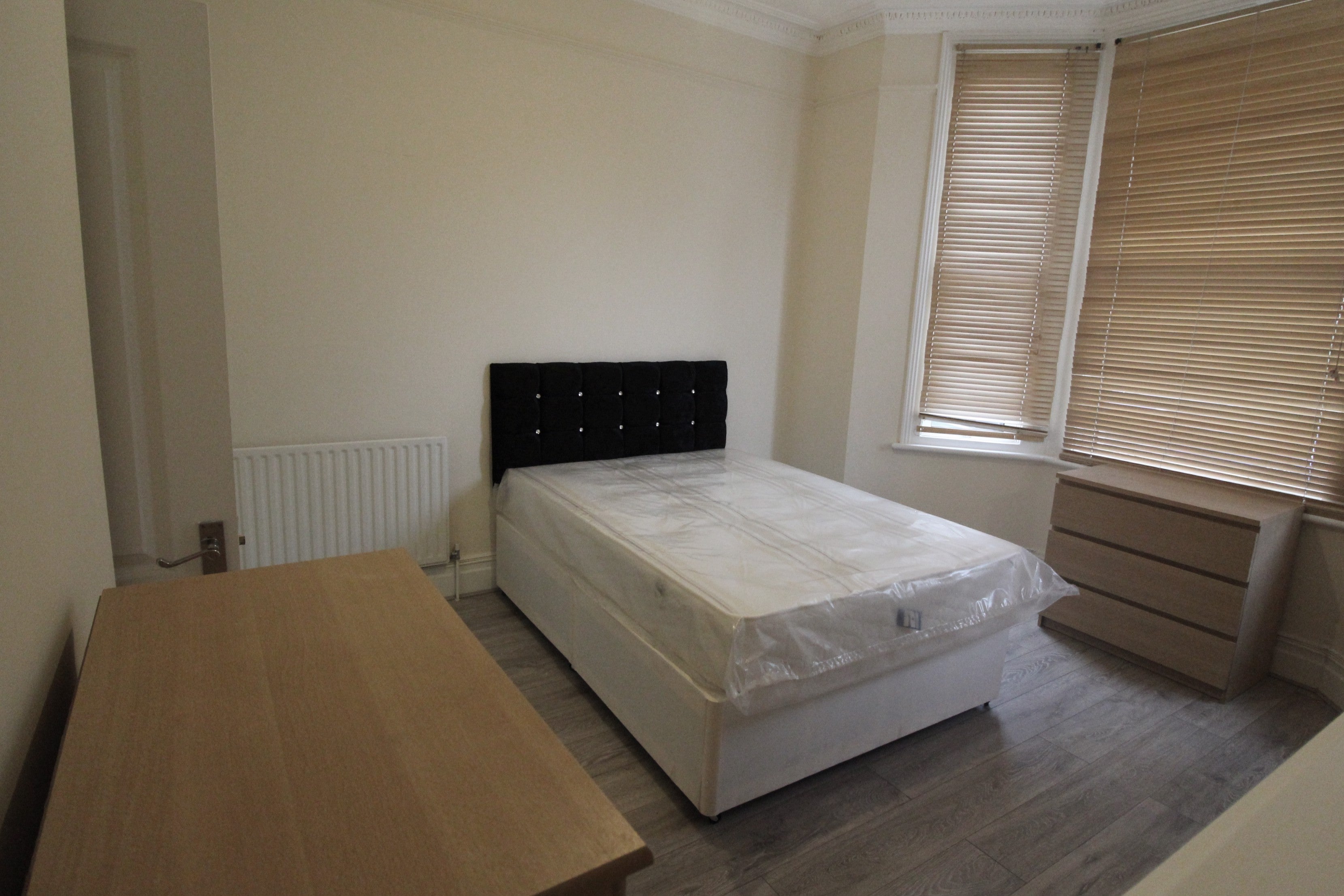 Flat Brayburne Avenue in Greater London