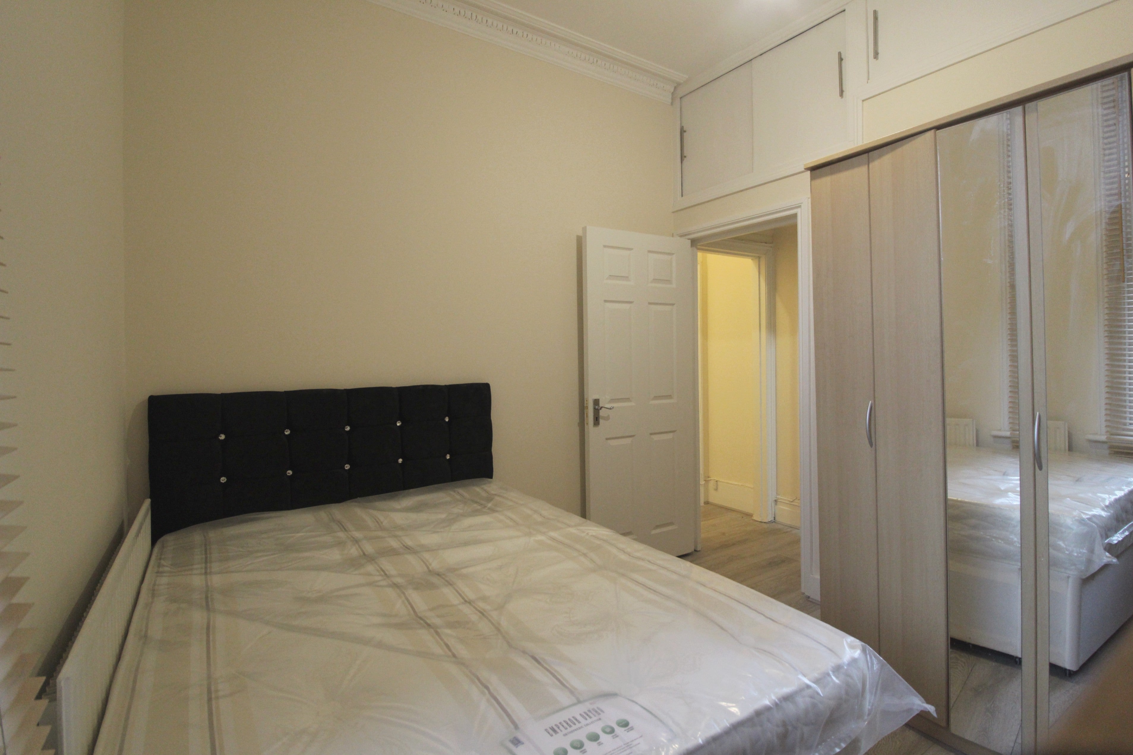 Flat Brayburne Avenue in Greater London