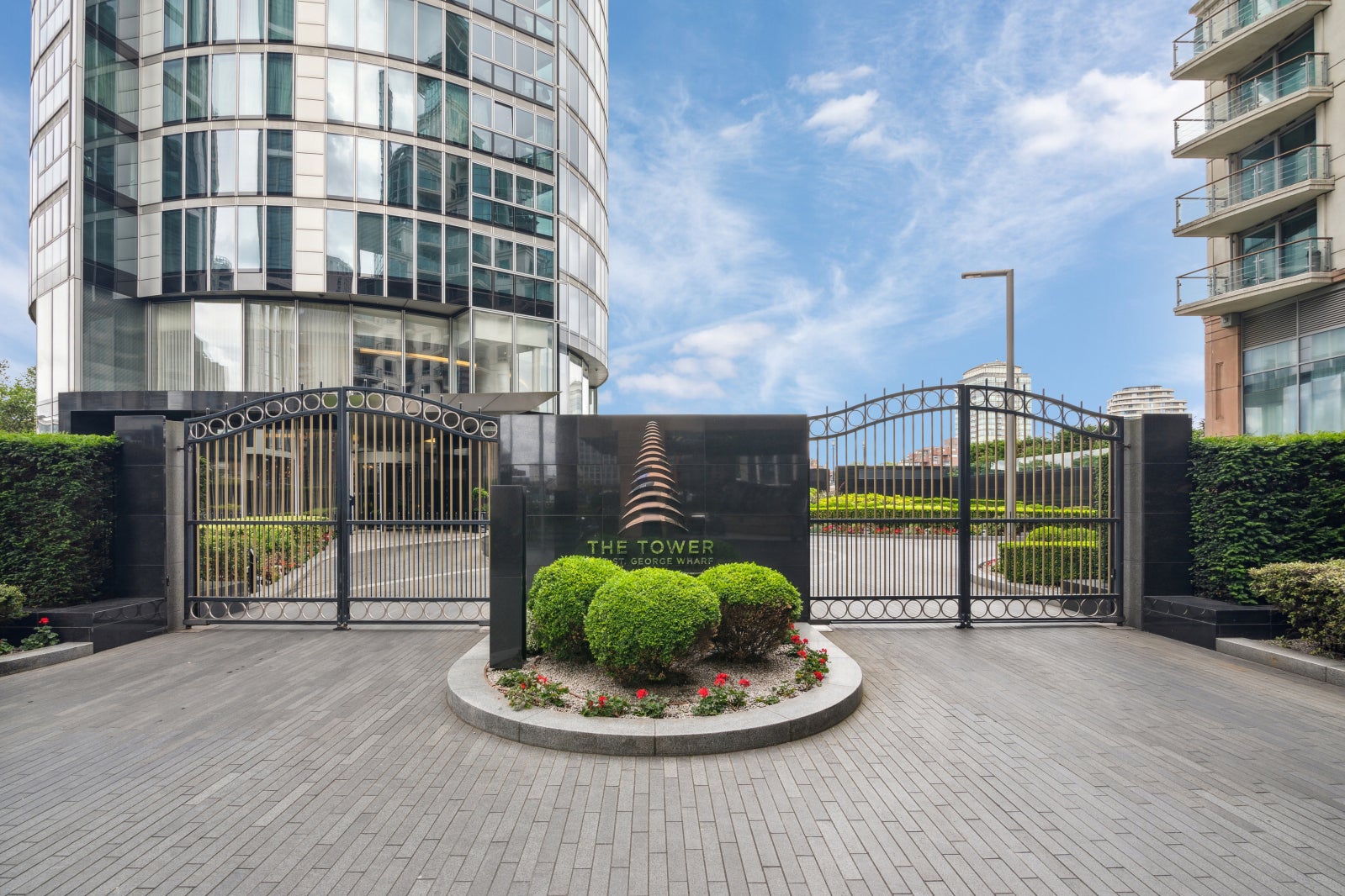 Flat Nine Elms Lane in Greater London