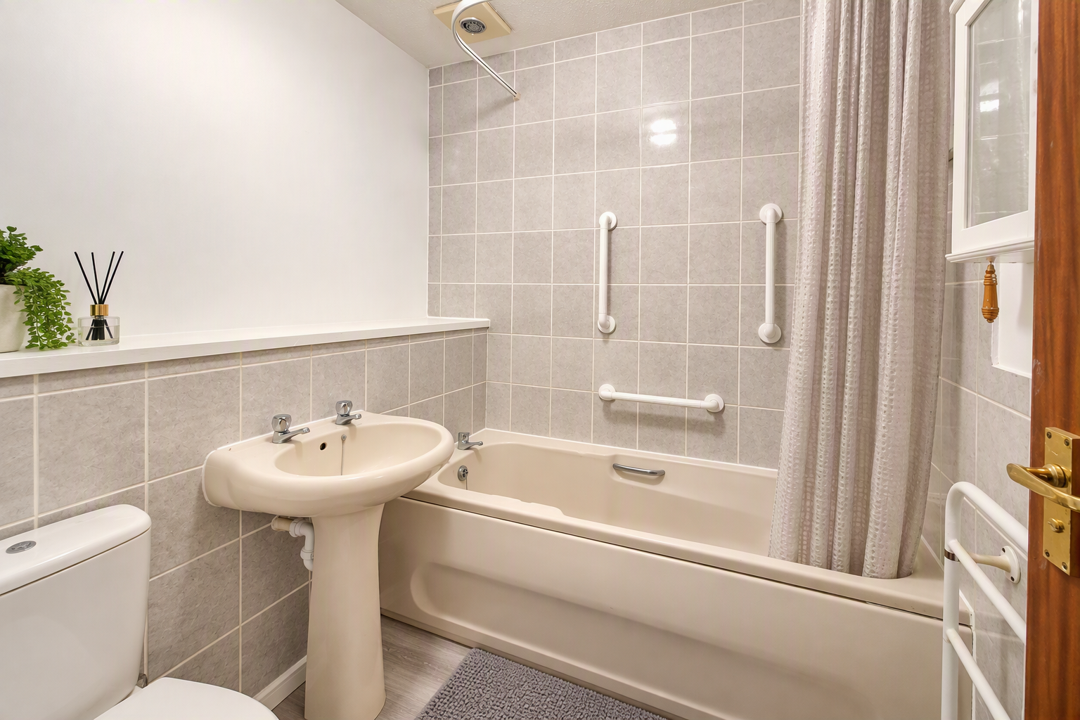 Flat Gibson Close in Greater London