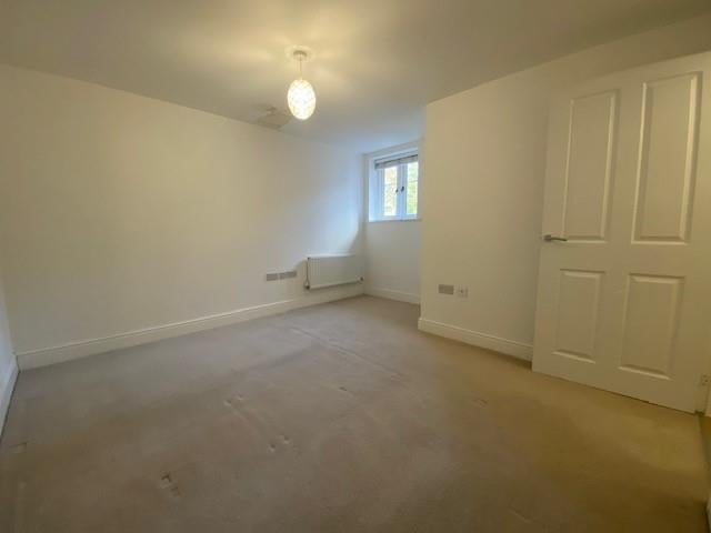 Flat Sandy Lane in Woking